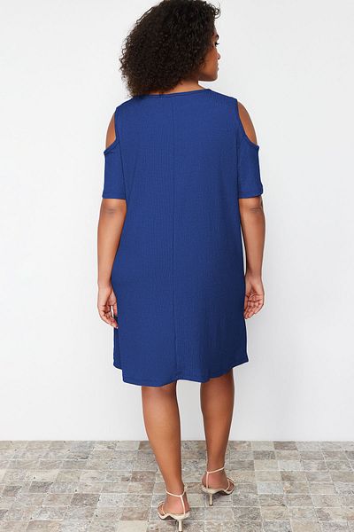 Trendyol Curve Saks A-Linien-Strickkleid mit Ausschnitten und Details TBBSS22EL2986
