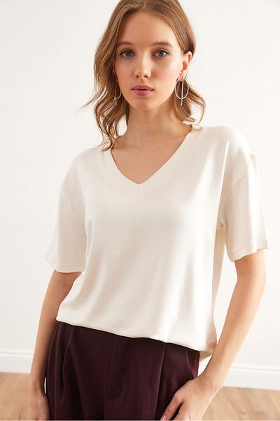 Olalook Γυναικεία λευκή μπλούζα με λαιμόκοψη V Casual Soft Touch BLZ- 19002835