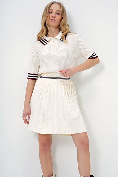 Trend Alaçatı Stili Ecrufarbener Damen-Strickpullover mit Polo-Ausschnitt, halber Knopfleiste und Minirock-Set ALC-X13523