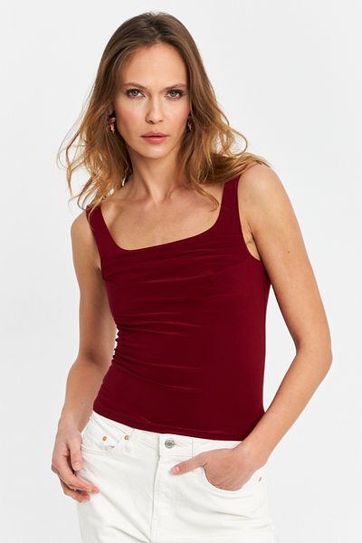 Cool & Sexy Burgunderfarbener Damen-Unterhemd mit Degaje-Kragen – GÇ199