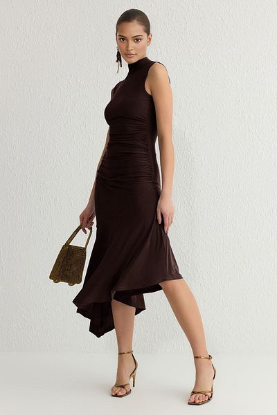Trendyol Collection Braunes, gerüschtes, gestricktes Midikleid mit Volants – stilvolles Nachtkleid mit Futter