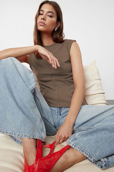 Trendyol Collection Ευέλικτο παχύρρευστο ύφασμα βιζόν - Μπλούζα που εφαρμόζει στο σώμα, TWOSS24BZ00432