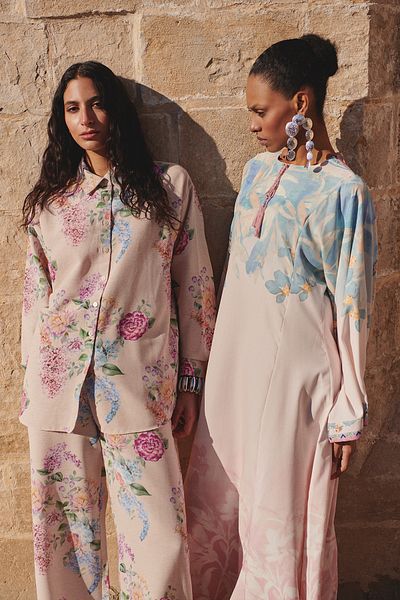 Trendyol Modest Gewebte Hose mit Puderblumenmuster TCTSS25TP00001