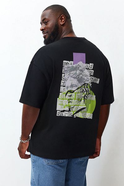 Trendyol Collection Schwarzes, übergroßes/breit geschnittenes Strick-T-Shirt mit künstlerischem Rückendruck in Übergröße TMNSS25BF00020