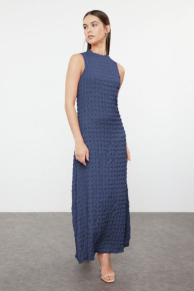 Trendyol Collection Rochie maxi cu textura simplă cu gât crew indigo - linie A TWOSS24EL00683
