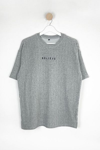 Trendyol Collection Μπλουζάκι με γκρι μπλουζάκι με απαλή βελούδινη εμφάνιση - TMNSS25TS00106