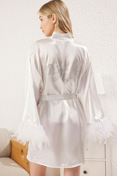 Trendyol Collection Weißer, einfarbiger, gewebter Satin-Morgenmantel aus 100 % Polyester THMSS25SB00002