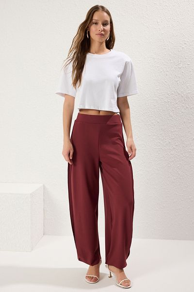 Trendyol Collection Burgunderrote, plissierte, dehnbare Strickhose mit hoher Taille TWOSS25PL00054