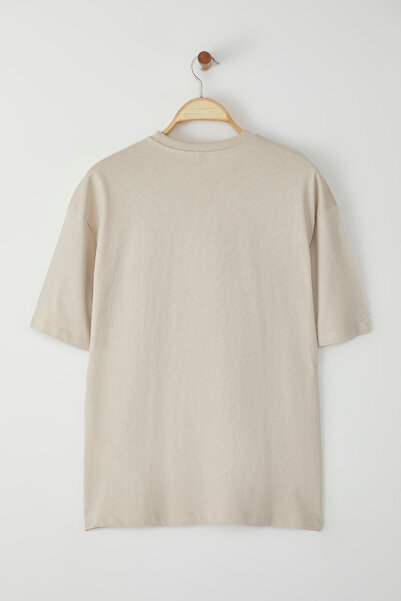 Trendyol Collection Μπροστινό εμπριμέ φαρδύ βαμβακερό μπλουζάκι - TMNSS25TS00124