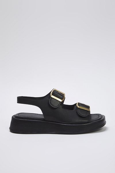 TRENDYOL SHOES Schwarze Damen-Sandalen mit dicker Sohle und doppelter Schnalle 
 TAKAW25SD00000