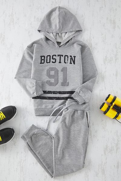 TRENDYOLKIDS Grau Melange Jungen Slogan Baumwolle gestrickt Bottom-Top-Anzug TKDAW25AU00036