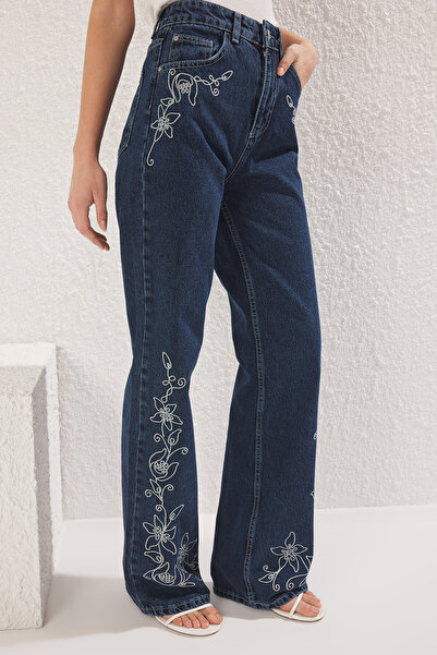 Trendyol Collection Blugi cu talie înaltă cu broderie albastră TWOSS25JE00188