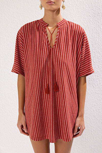 Trendyol Collection Hnědé proužkované mini plážové šaty s kravatou Wide Fit TBESS23EL00080