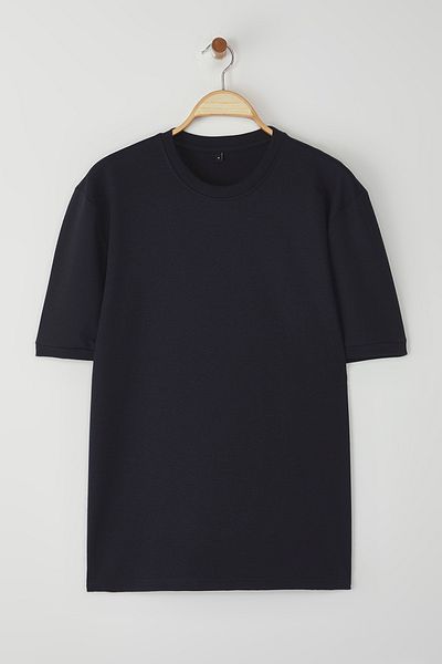Trendyol Collection Μπλουζάκι ώμου σε μπλε ναυτικό λεπτή εφαρμογή - Κανονική εφαρμογή TMNSS25TS00071