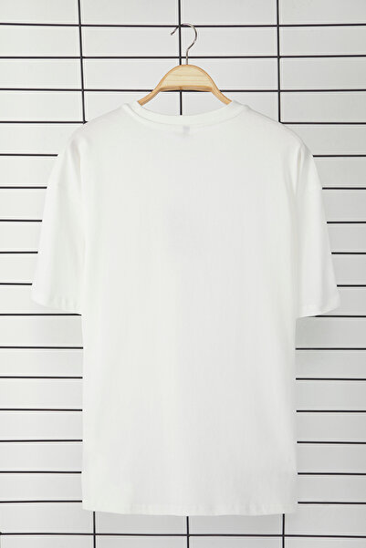 Trendyol Collection Ecru-Oversize-T-Shirt mit Fernost- und Hirsch-Stickerei – TMNSS24TS00055