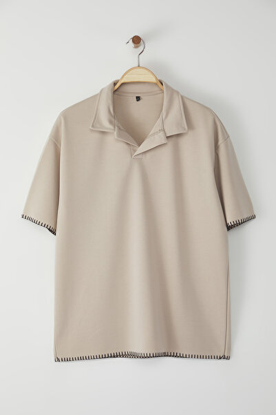 Trendyol Collection Oversize tričko s polo výstřihem v barvě kamene - kontrastní prošívání