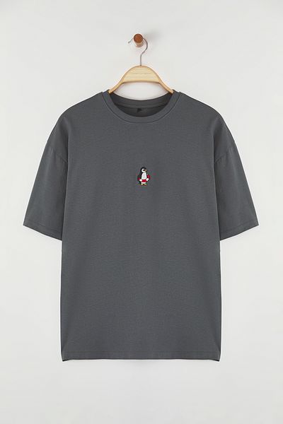 Trendyol Collection Βαμβακερό μπλουζάκι από ανθρακί Penguin Embroidered Oversize - TMNSS23TS00243