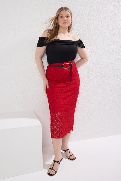 Trendyol Curve Czerwona koronkowa spódnica midi z dzianiny TBBSS24AZ00027