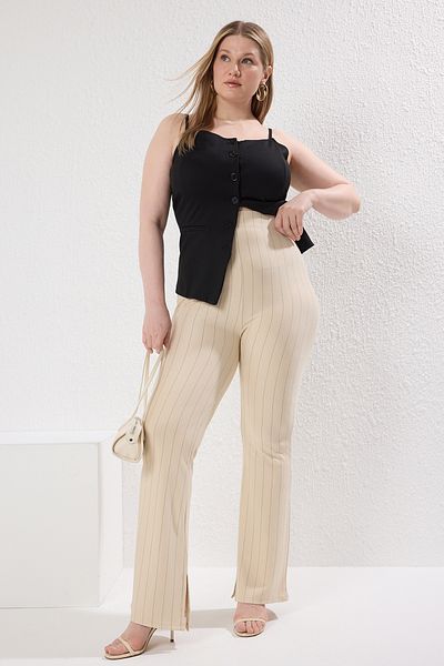 Trendyol Curve Beigefarbenes, stilvolles Schlafset