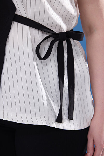 Trendyol Curve Μαύρο δεμένο ριγέ ύφασμα Λεπτομέρεια πλεκτή μπλούζα μεγάλου μεγέθους TBBSS25AF00086