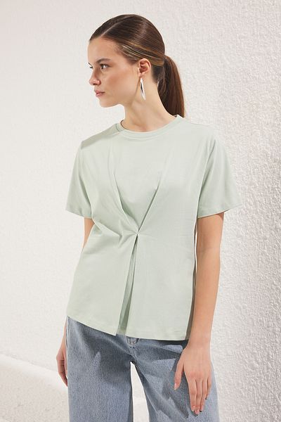 Trendyol Collection Mintfarbene, plissierte Strickbluse mit Rundhalsausschnitt – TWOSS24BZ00302