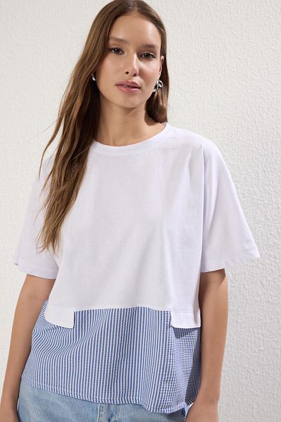 Trendyol Collection Λευκό μπλουζάκι Regular Fit - Υφαντή λεπτομέρεια, TWOSS25TS00133