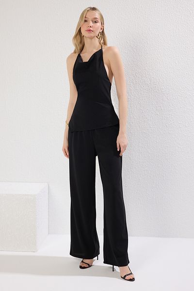 Trendyol Collection Schwarzer, mit Blumenmuster bedruckter, asymmetrischer, gestrickter Unterteil-Oberteil-Anzug TWOSS25AU00024