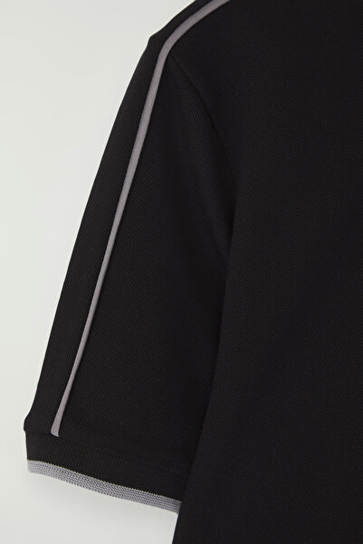 Trendyol Collection Reguler Schwarzes T-Shirt mit Polokragen, 100 % Baumwolle TMNSS25PO00015