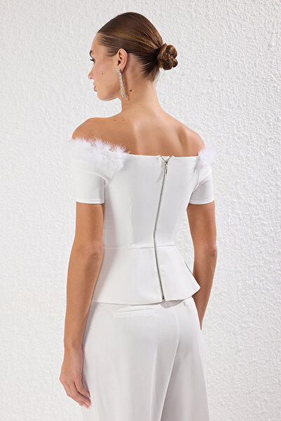 Trendyol Collection Λευκή υφαντή κομψή μπλούζα με γιακά Carmen TPRAW25BZ00001