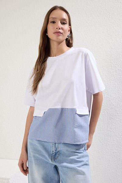 Trendyol Collection Λευκό μπλουζάκι Regular Fit - Υφαντή λεπτομέρεια, TWOSS25TS00133