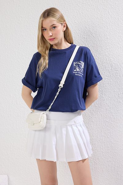 Trendyol Collection Πλεκτό μπλουζάκι Navy Blue Oversize - 100% βαμβάκι, εμπριμέ στην πλάτη και μπροστά, χαλαρή εφαρμογή TWOSS24TS00234