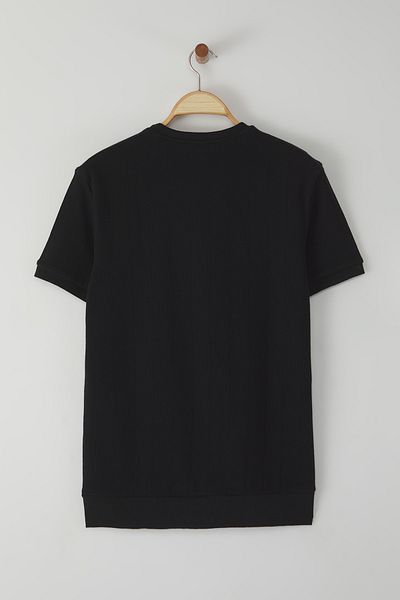 Trendyol Collection Schwarzes Baumwoll-T-Shirt mit Rundhalsausschnitt – TMNSS25TS00062