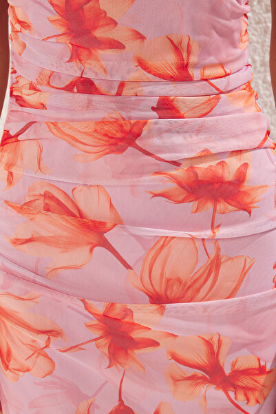 Trendyol Collection Rochie midi creion tricotată din tul elastic, cu imprimeu floral roz, cu gât cu șezut pe corp TWOSS24EL00926