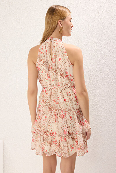 Trendyol Collection Színes virágmintás - szárnyas miniruha nyitott derékkal TWOSS23EL02056