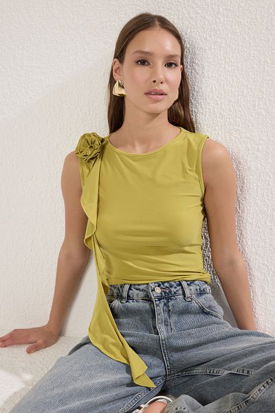 Trendyol Collection Λάδι πράσινο τριαντάφυλλο με αξεσουάρ - βολάν ελαστική μπλούζα TWOSS24BZ00200