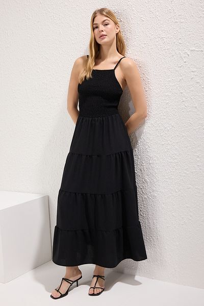 Trendyol Collection Czarna prosta sukienka maxi z tkaniny Gipel TWOSS25EL00586