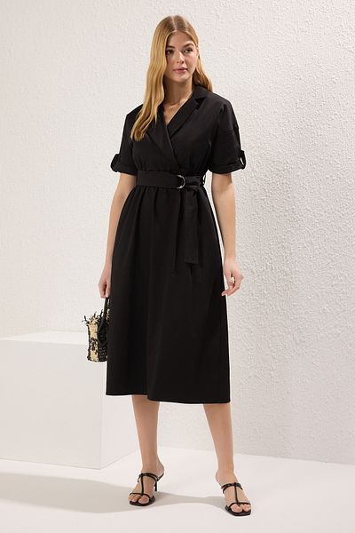 Trendyol Collection Μαύρο μονόχρωμο μίντι υφαντό φόρεμα TWOSS25EL00178
