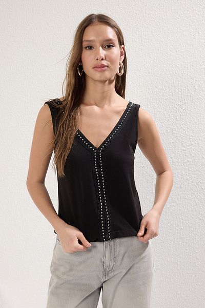 Trendyol Collection Εύκαμπτη πλεκτή μπλούζα - Μαύρη ρίγα με λεπτομέρεια αξεσουάρ TWOSS25BZ00223
