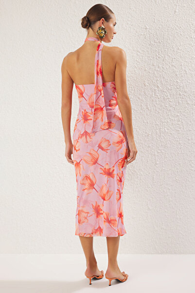 Trendyol Collection Rochie midi creion tricotată din tul elastic, cu imprimeu floral roz, cu gât cu șezut pe corp TWOSS24EL00926