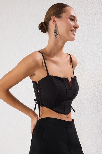 Trendyol Collection Стилно/нощно бюстие с черна обикновена каишка с V-образно деколте и рипсени тъкани финики