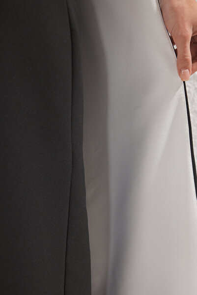 Trendyol Collection Černo-bílé rovné rovné střihy Tkané Maxi večerní šaty a šaty pro návrat domů