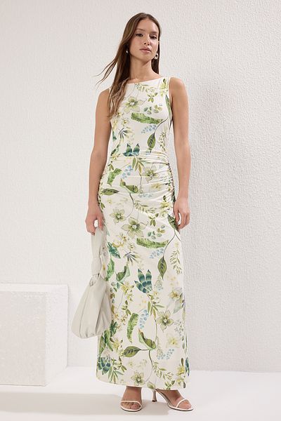 Trendyol Collection Dehnbares Strick-Bleistiftkleid mit leuchtender Oberfläche – Ecru-Blumendruck, Boot-Rock-Body TWOSS24EL00528