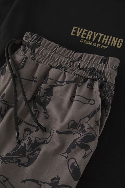 Trendyol Collection Černá sada pleteného pyžama Regular Fit s potiskem a šortkami Tmnss25Pt00020