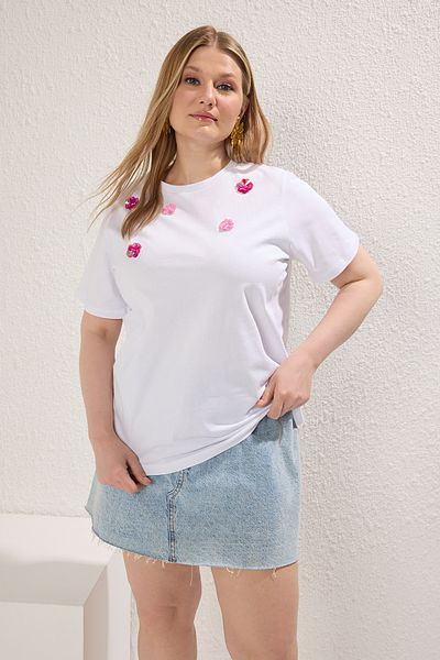 Trendyol Curve Knitted Large Size Tshirt with White Flower Accessories Tbbss25Bf00045