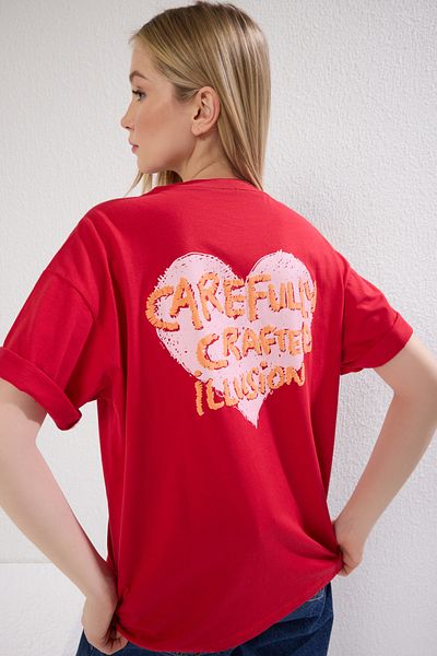 Trendyol Collection Rotes Oversize-Strick-T-Shirt mit geprägtem Aufdruck – 100 % Baumwolle TWOSS23TS00355