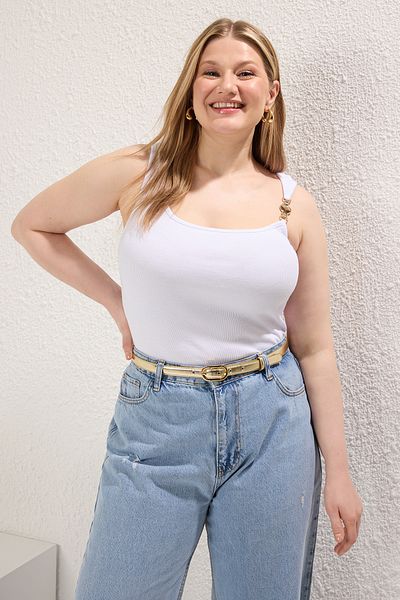 Trendyol Curve Gestrickte Plus-Size-Bluse mit weißen Accessoires TBBSS25AF00091