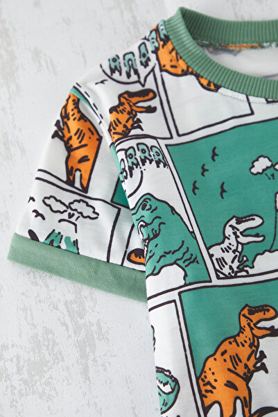 TRENDYOLKIDS Zöld férfi gyerek pamut dinoszaurusz mintás póló-rövidnadrág kötött alsó-felső öltöny TKDSS24AU00027