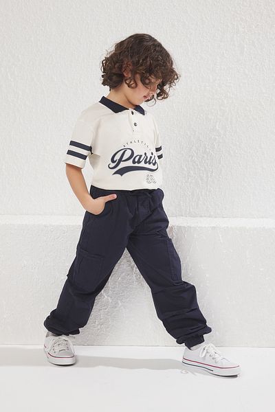 TRENDYOLKIDS Jeanshose für Jungen – 100 % Baumwolle, elastisch, mit marineblauer Baumwolltasche