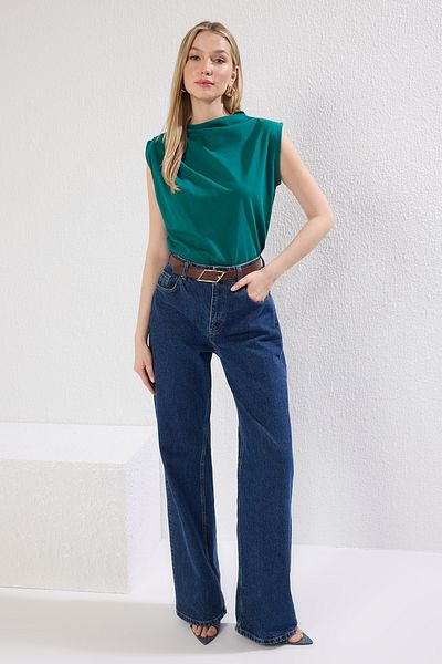 Trendyol Collection Koszulka z nadrukiem w kolorze szmaragdowo-zielonym, ściągana sznurkiem, wykonana w 100% z bawełny, z dekoltem w łódkę Twoss24Ts00051