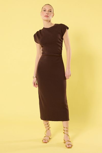 Trendyol Collection Hnědé úpletové šaty s midi stojatým límcem TWOSS25EL00305